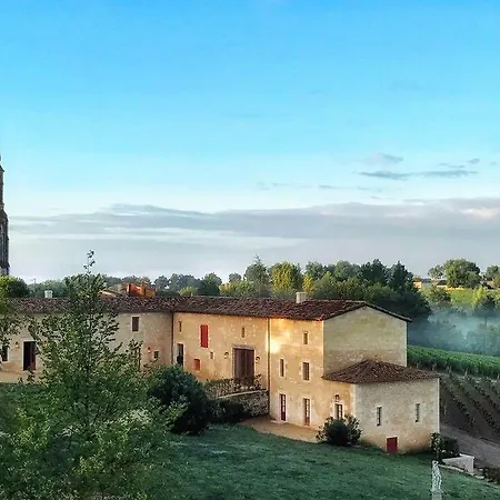 Couette-café D'hôtes De Château Renon 3*