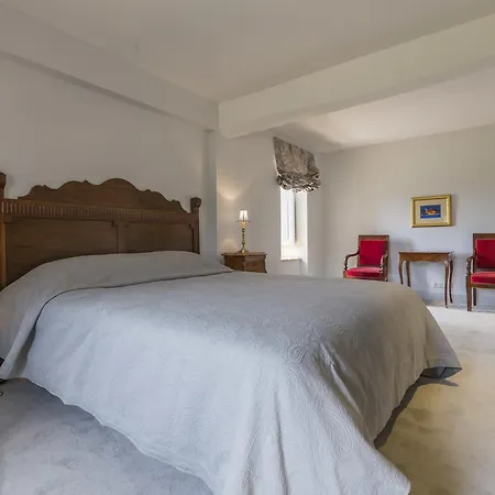 Couette-café D'hôtes De Château Renon 3*