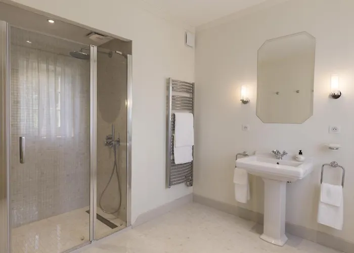 D'hotes De Chateau Renon Bed & Breakfast 3*